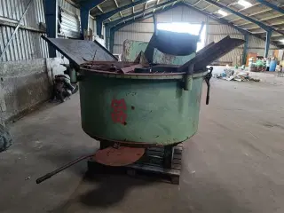 - - - BM 150