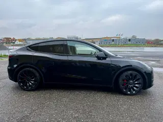 Tesla model Y Performance 6/2023