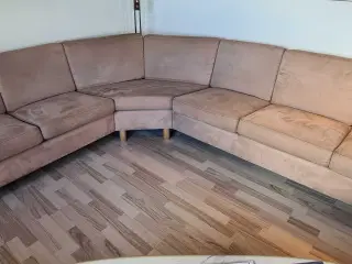 Stor rummelig hjørnesofa