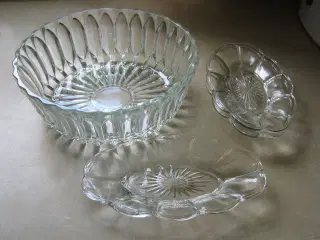 Glasskål + 3 små glasfade