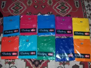 10 Stk. Farverige T-SHIRTS - NYE - 10 År
