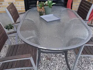 Havebord sælges stolene kan tilkøbes