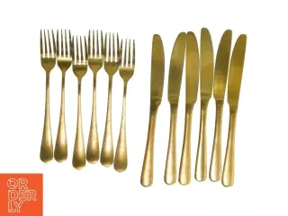 Bestik sæt i guld (str. 6. gafler. 20 cm. 6 knive. 23 cm)