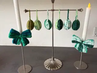 Påskepynt i flerfarvet garn