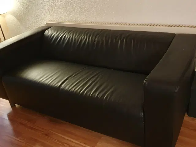 udstødning Hane Avenue Klippan sofa vegan læder sort | Faaborg - GulogGratis.dk