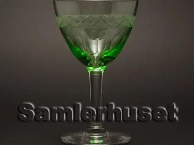 Ekeby Hvidvinsglas, grøn. H:125 mm.