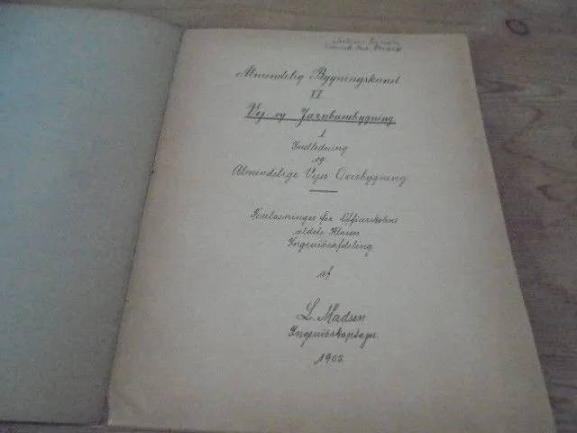 Vej og Jærnbanebygning i 1905