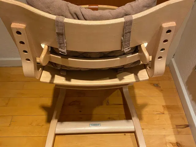 Højstol med bøjle og pude - Leander