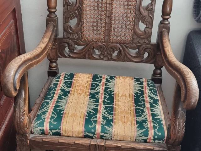 2  Kongestole og Sofa