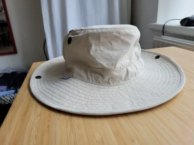 Viavesto hat
