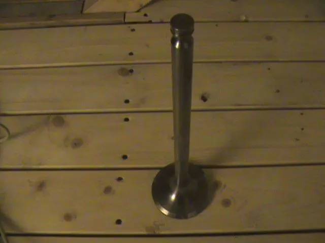 Tung metal køkkenrulleholder