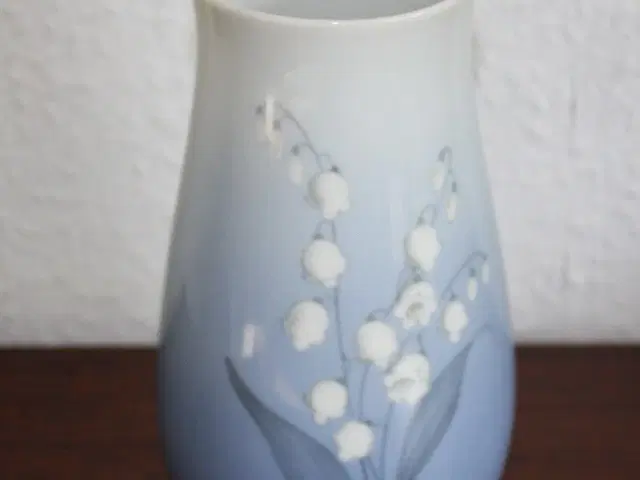 Vase med liljekonval, Bing og Grøndahl