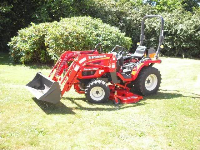 Branson minitraktor model 2500L