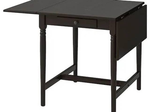 Spisebord og 2 stole