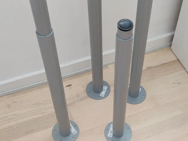 Justerbare bordben fra Ikea | SV -