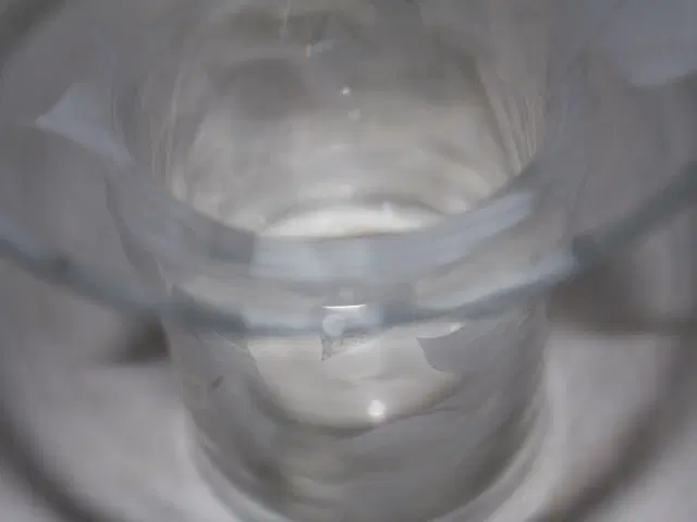Lin Utzon,  Vase af klart glas