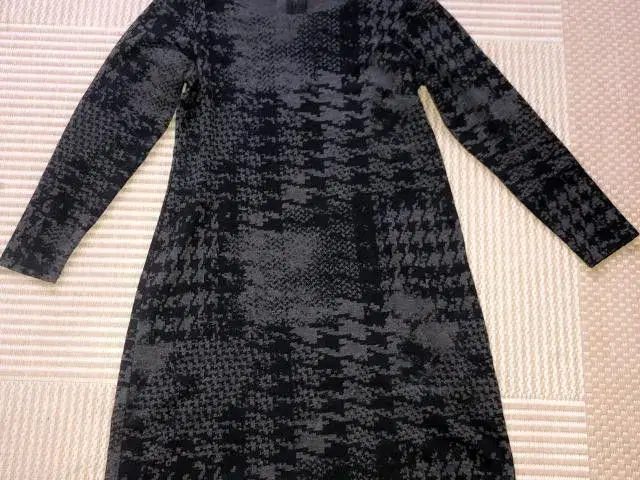 Freequent sort og grå kort kjole str S
