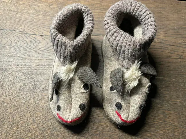 Nanok hot sale wool slippers