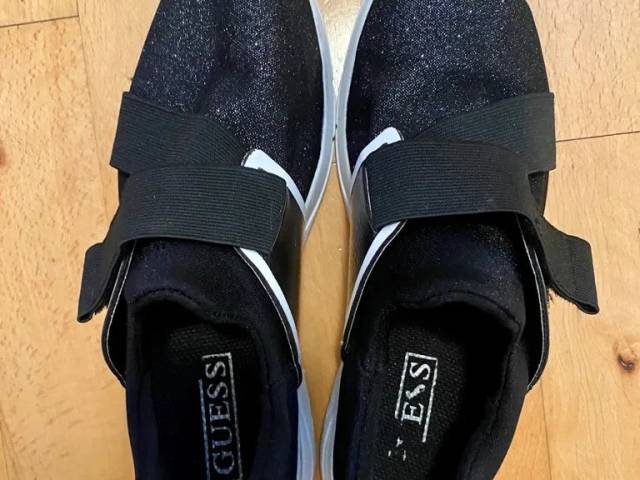 GUESS sneakers til salg