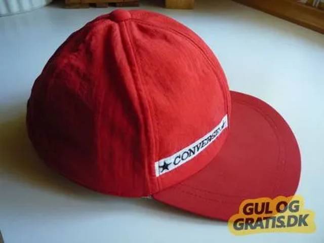 2 caps,  Schweppes Dry og Converse all Star