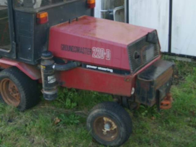 Toro Redskabsbærer med redskaber. 