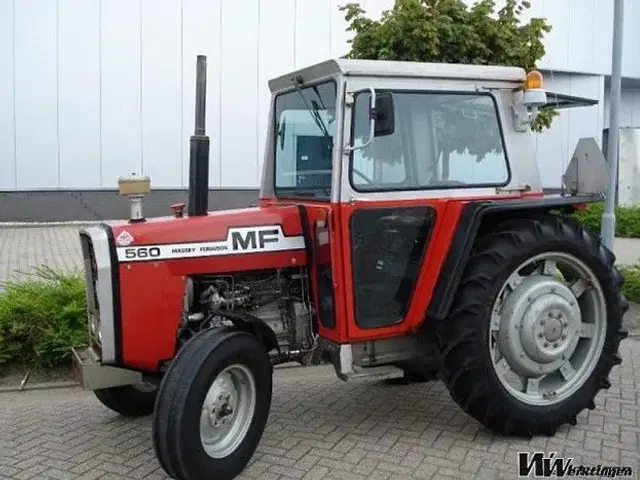 Heckscheibenrahmen MF550 MF560 MF565 store MF575 MF590 MF592 MF595