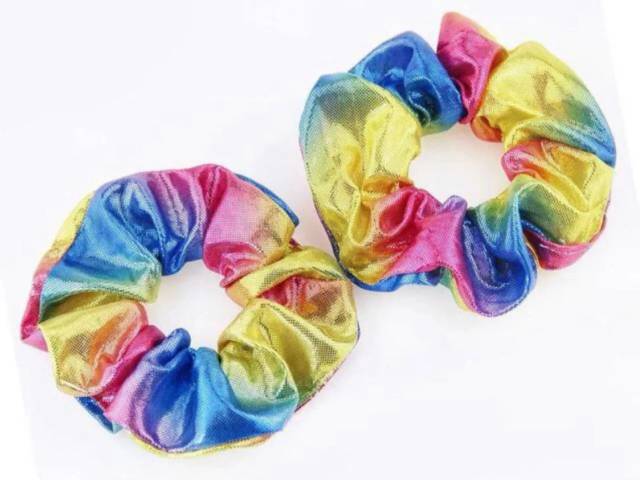 Scrunchie hårelastik med regnbue effekt 
