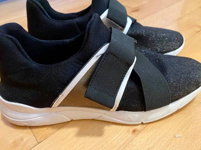 GUESS sneakers til salg