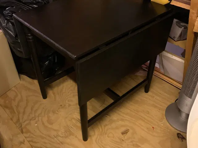 Spisebord og 2 stole