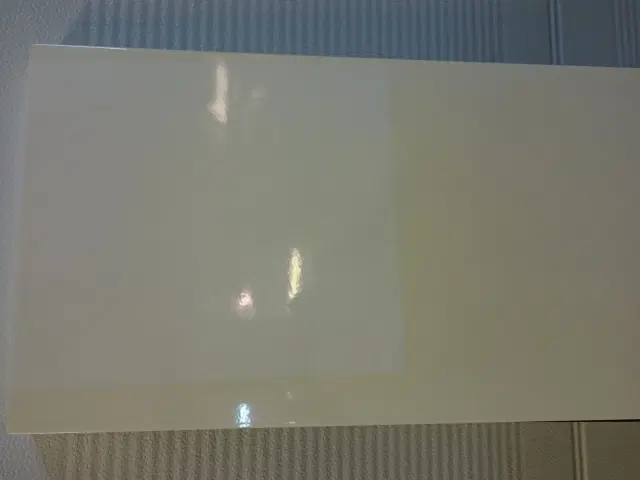 Svævehylde Blank hvid lakeret 80 cm bred