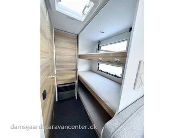 2019 - Adria Altea 552 PK   Køjer-Dobbeltseng-Mover-Posemarkise