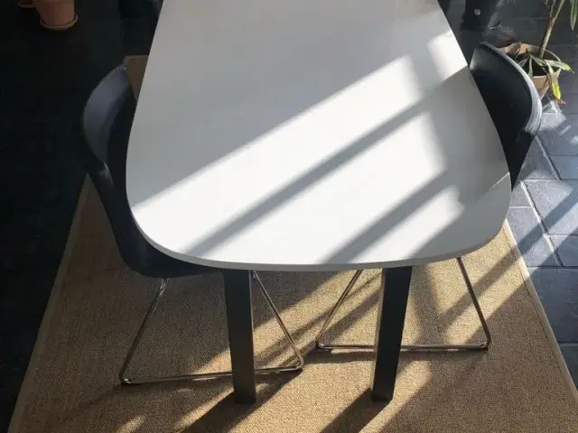 Spisebord + 4 stole fra Ikea