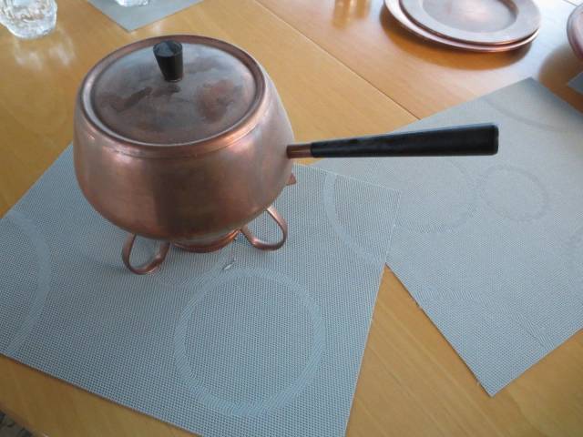Fondue og kobbertallerkner