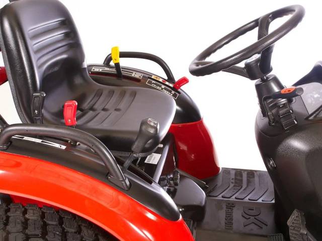 Branson minitraktor model 2500L