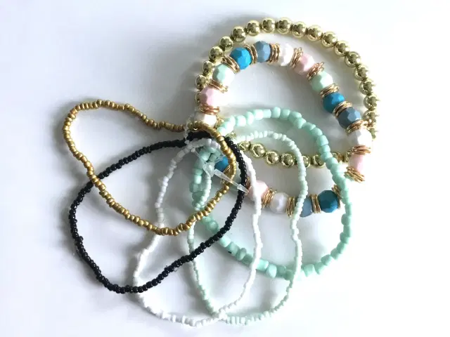 Perlearmbånd sæt med 7 stk armbånd med perler