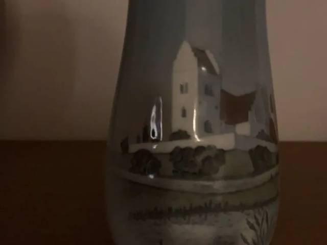 Vase B & G med kirke