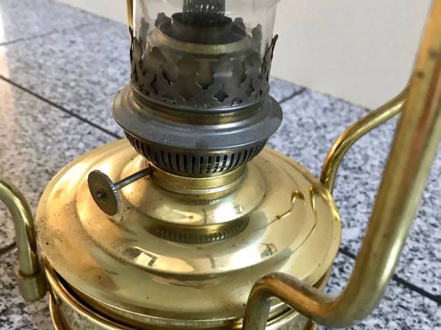 DHR messing petroleums lampe. 