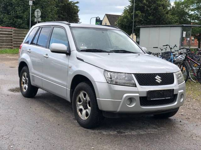 KØBES: Suzuki Grand Vitara