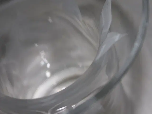 Lin Utzon,  Vase af klart glas