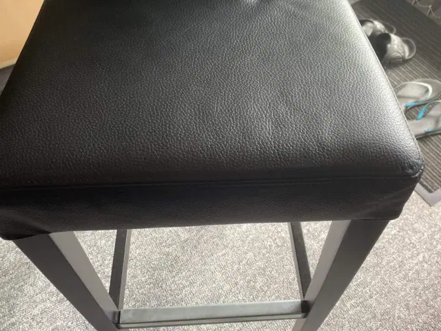 Spisebord + 2  stole 