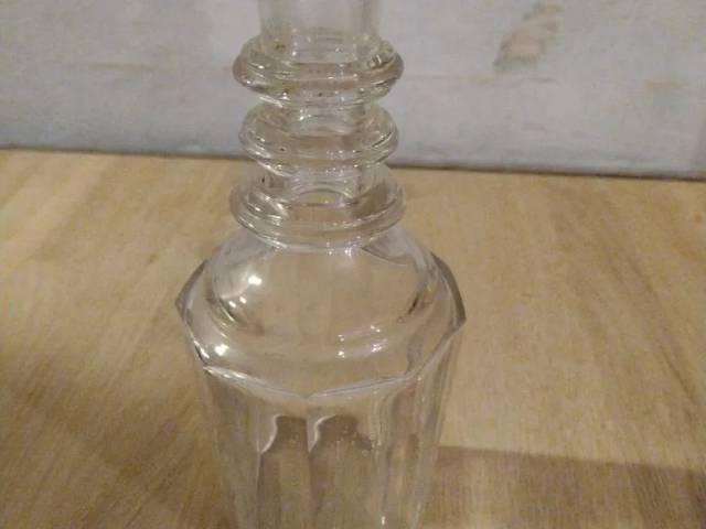 Karaffel i klar glas