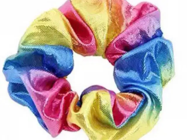 Scrunchie hårelastik med regnbue effekt 