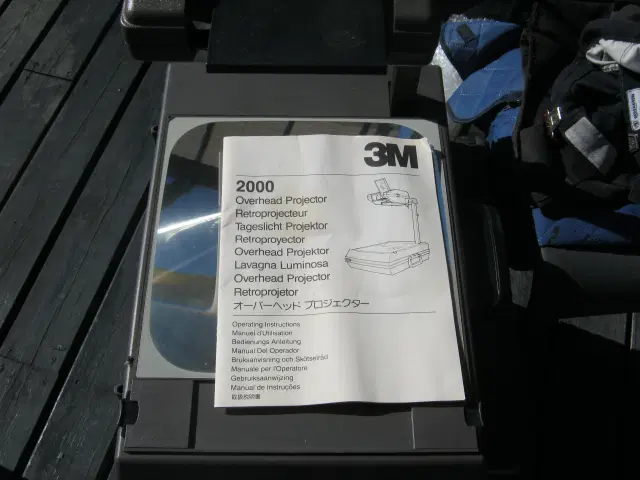 3M overhead projector 2000