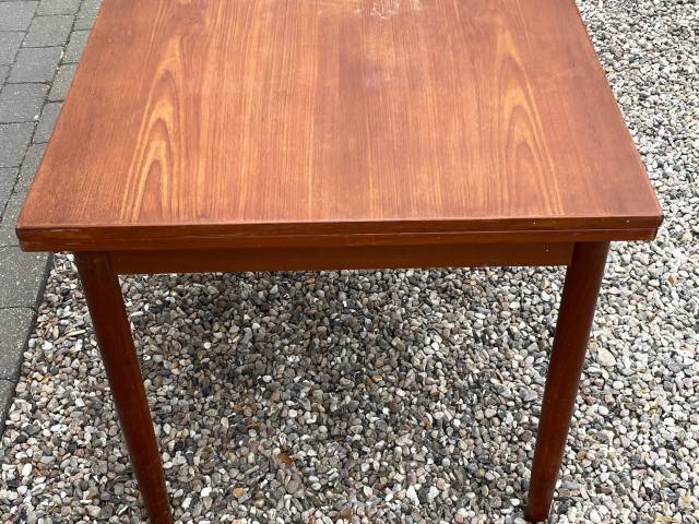 Teak spisebord
