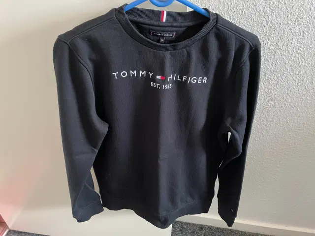 sne hvid Tremble Dem Tommy Hilfiger sweatshirt str. 164 | Odense S - GulogGratis.dk