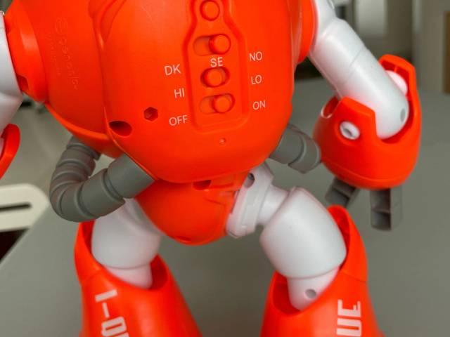 I-QUE robot