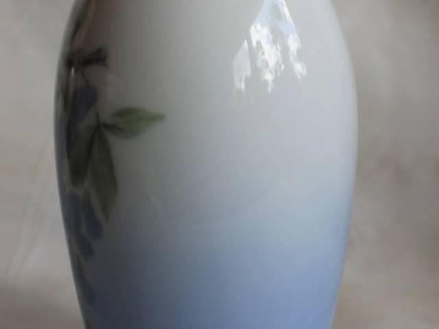 Vase med blåregn, Bing og Grøndahl