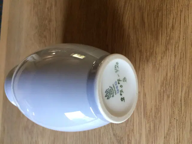 Bing og Grøndahl vase med brombærmotiv