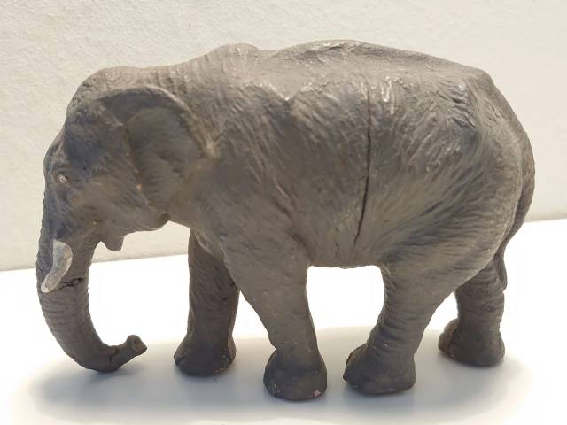 Stor Elastolin elefant i god stand fra 1930´erne