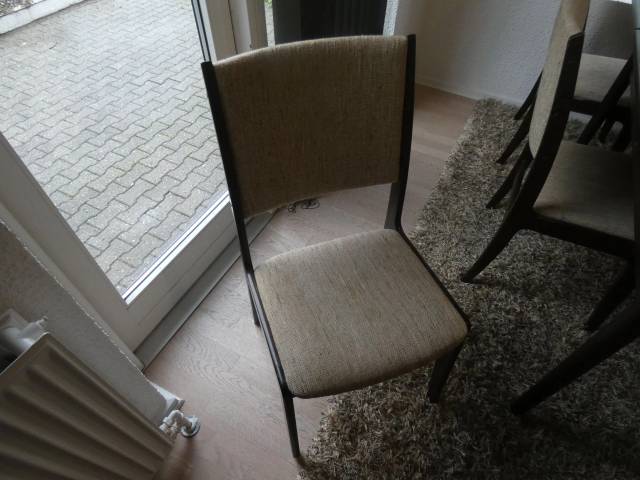 Spisebord med 6 stk. stole